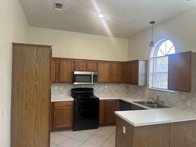 Building Photo - 8424 Cove Meadow Ln