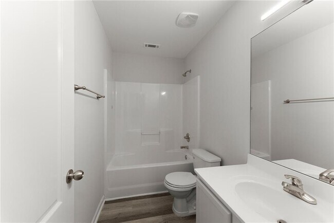 Building Photo - 124 Oakmont Dr