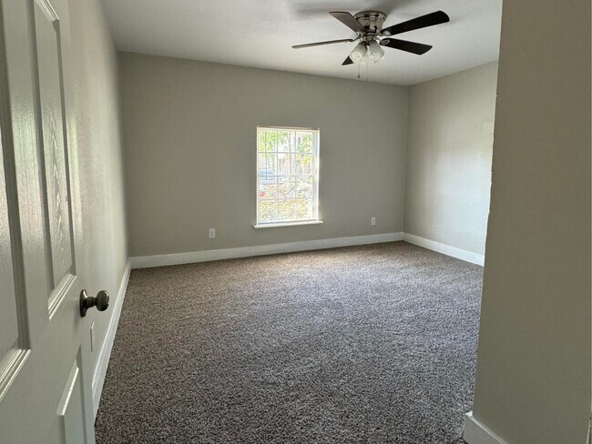 Building Photo - 8708 Lanewood Dr