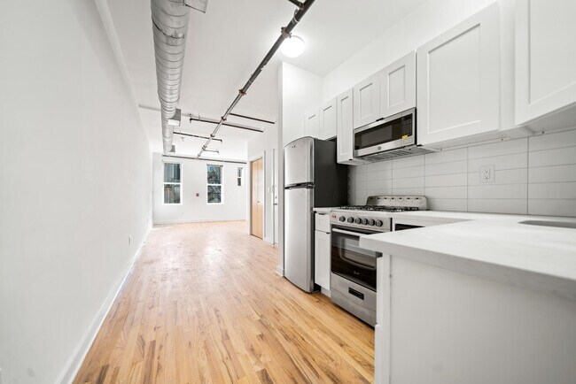 Building Photo - 615 Monroe St