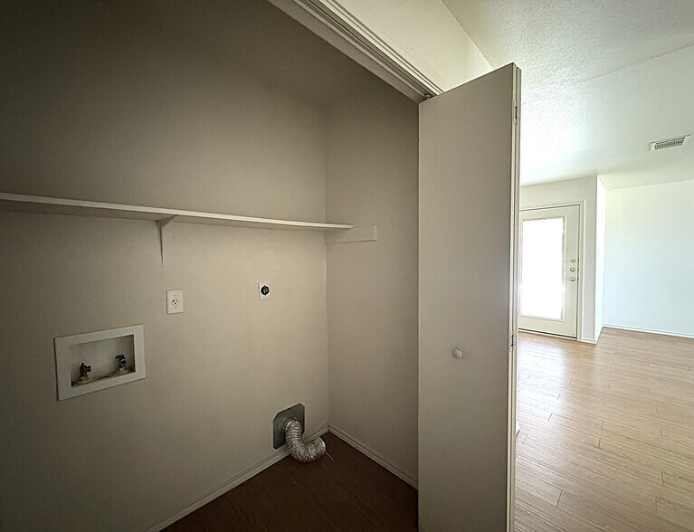 Building Photo - 6600 Temora Loop