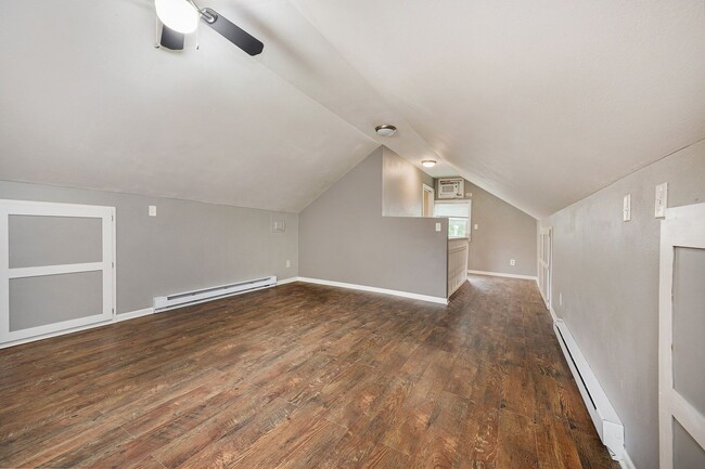 Building Photo - MOVE-IN SPECIAL: 1/2 OFF FIRST MONTH 3BR/2...