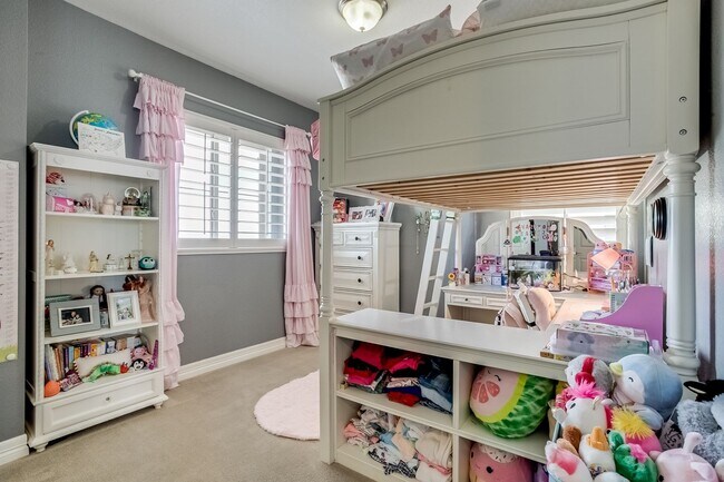 Building Photo - Large single family home in Central Park.