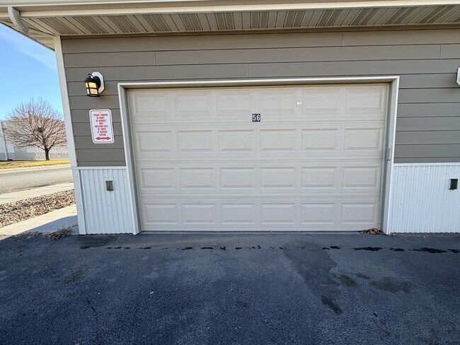 Building Photo - 901 Gibbon St