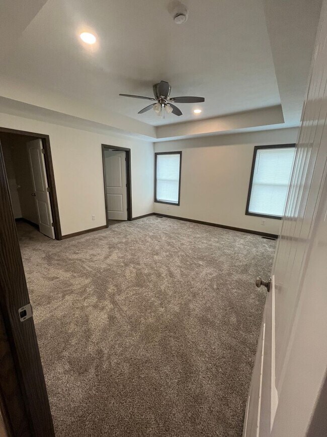 Building Photo - 786 Glory Dr