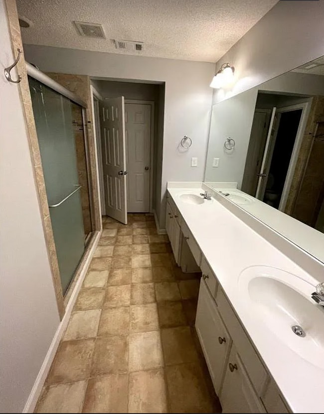 Building Photo - 4190 Royal Regency Cir NW