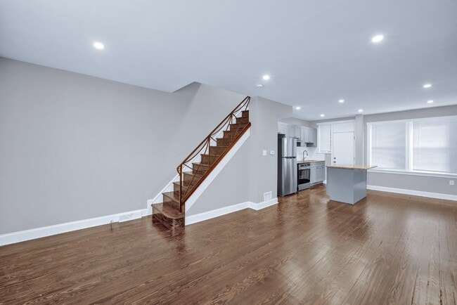 Primary Photo - 2610 Hobson St