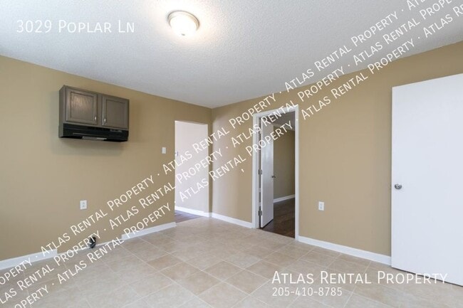 Building Photo - 3029 Poplar Ln