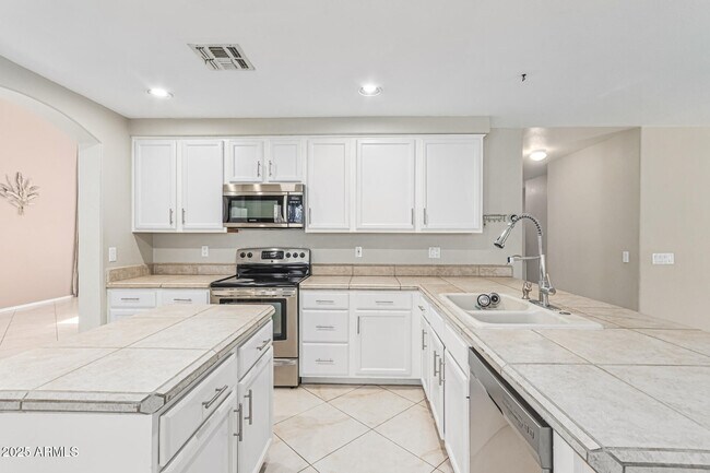 Building Photo - 602 W Canary Way