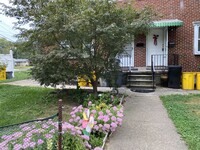 Building Photo - 2 br, 1 bath 4plex - 1000 Linda Lee Drive ...