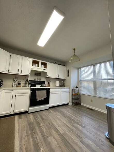 Primary Photo - 106 Healy Ct