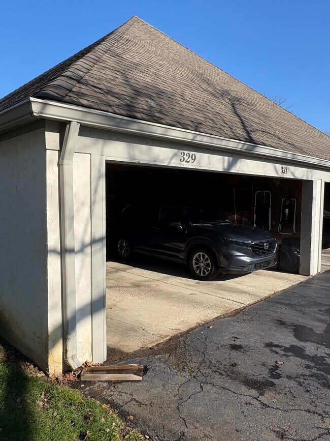 Building Photo - 331 St Andrews Dr