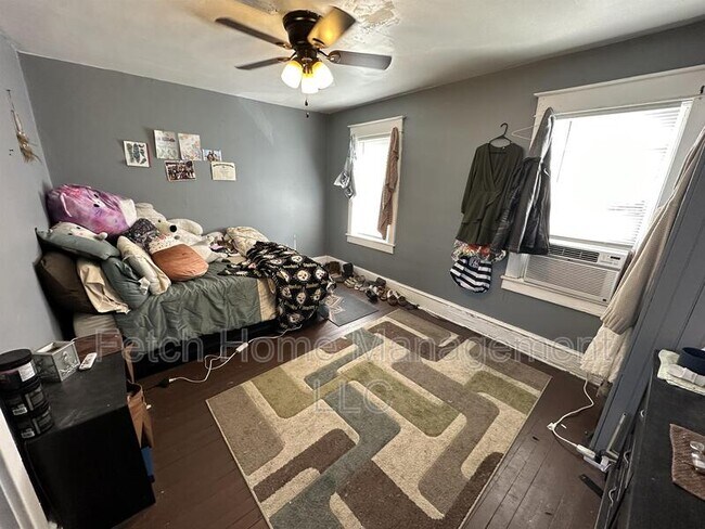 Building Photo - 625 E Madison St