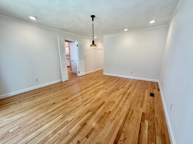 Building Photo - 140 Paulson Rd