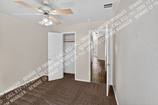 Building Photo - 2816 Blue Heron Dr