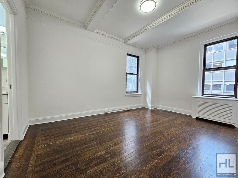 Building Photo - High-Ceiling One-Bedroom with Classic Details Near Grand Central