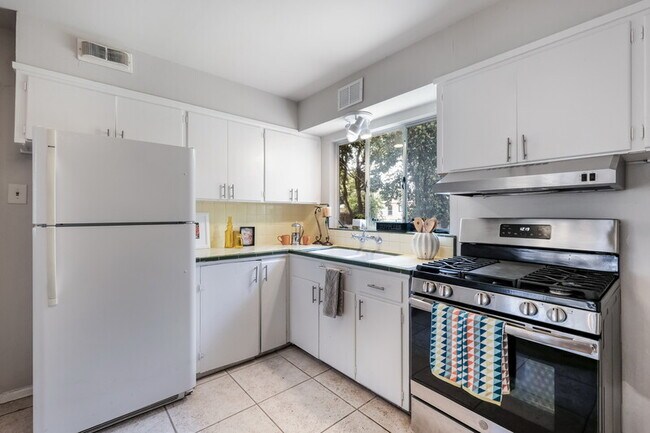 Primary Photo - 418 Saratoga Dr