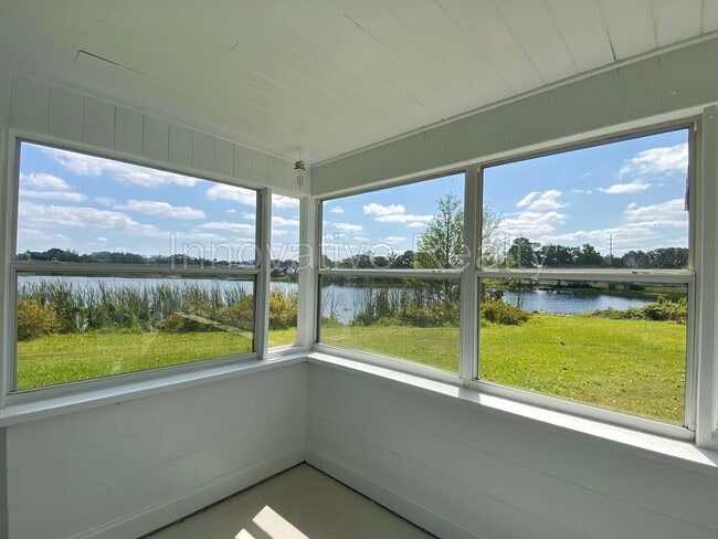 Building Photo - 311 Lake Annie Dr