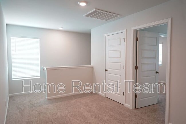 Building Photo - 139 Painted Lady Lp