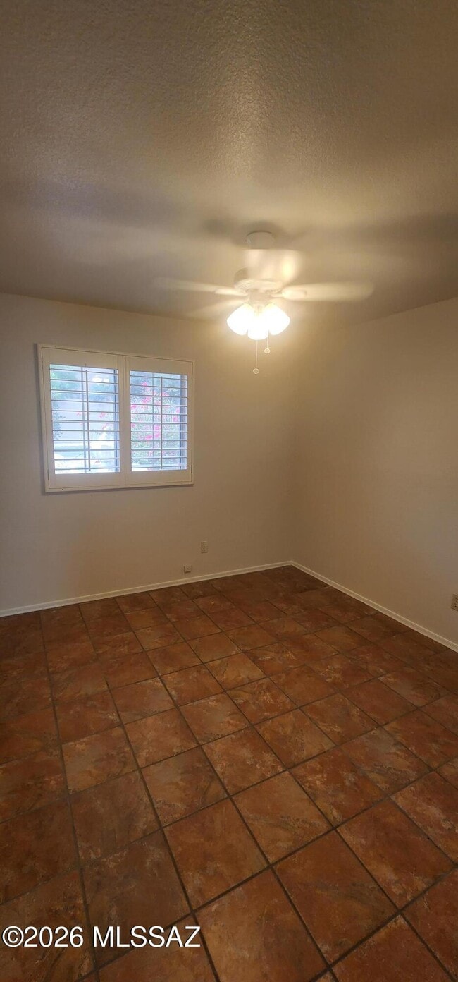 Building Photo - 71 E Windhill Dr