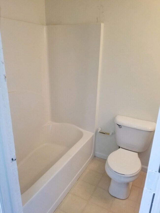 Building Photo - 1960 E First St