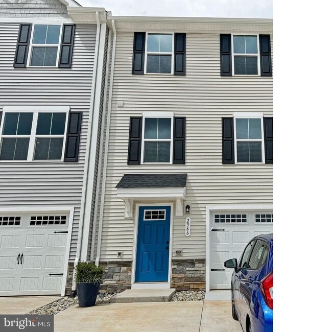 Building Photo - 2566 Laurel Pk Dr