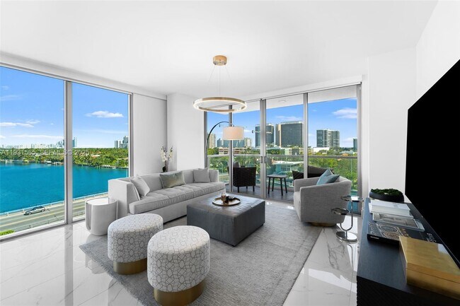 Building Photo - 9521 E Bay Harbor Dr