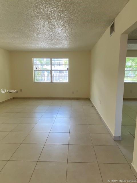 Building Photo - 17255 SW 95th Ave