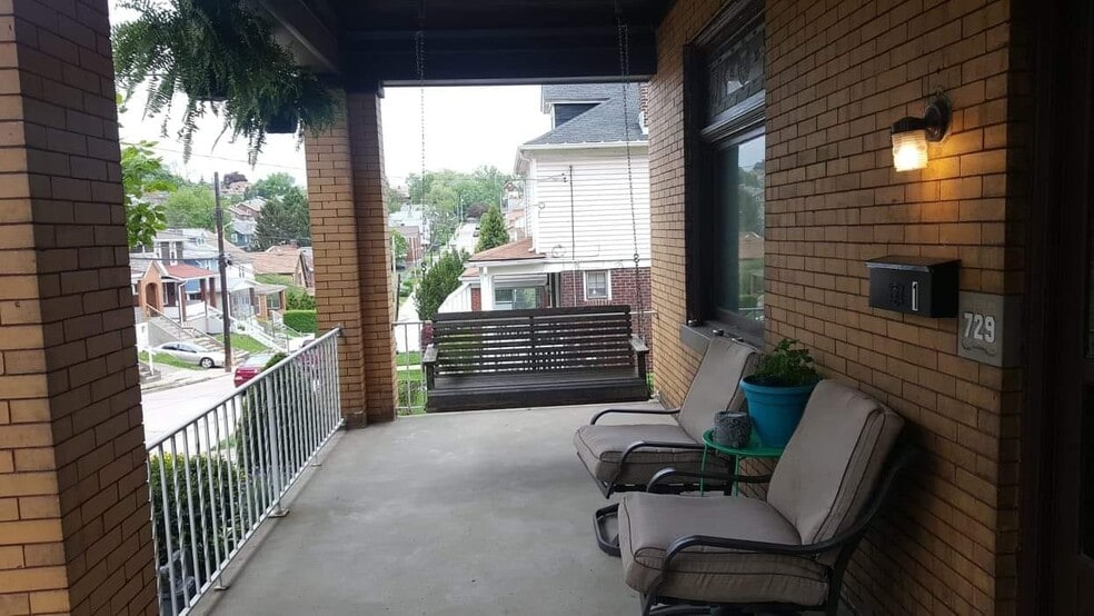 Front Porch - 729 Gallion Ave