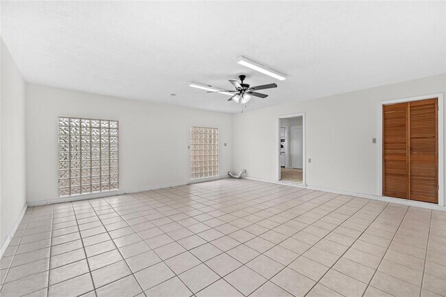 Building Photo - 4135 Levonshire Dr