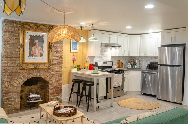 Building Photo - 124 Covert St