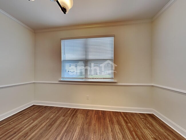 Building Photo - 526 Lateleaf Dr