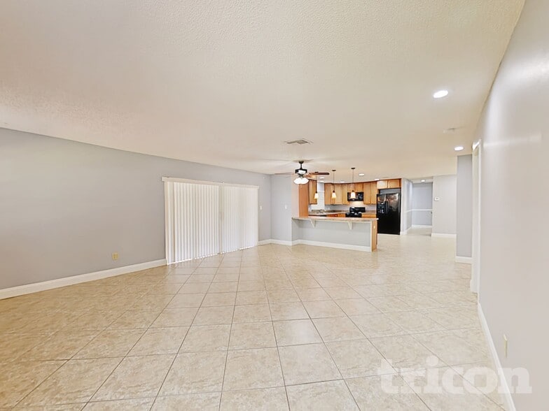 Building Photo - 1548 Silver Fox Cir