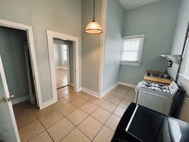 Building Photo - 219 E 3rd St