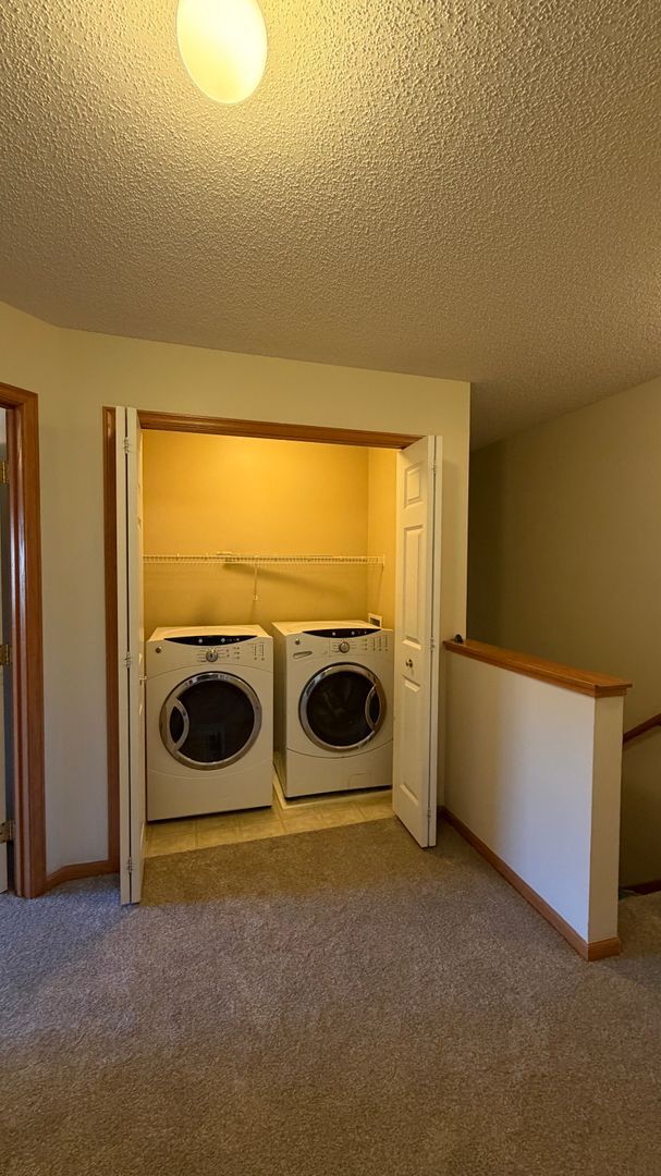 Building Photo - Freshly painted 3BD/2BA Townhome * Rosemount * Available Now