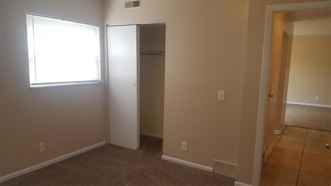 Building Photo - 950 Dubois Rd