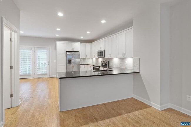 Building Photo - 4 Bedroom 3.5 Bathroom Townhouse with 2 Car Garage - Brownsville Elementary School District