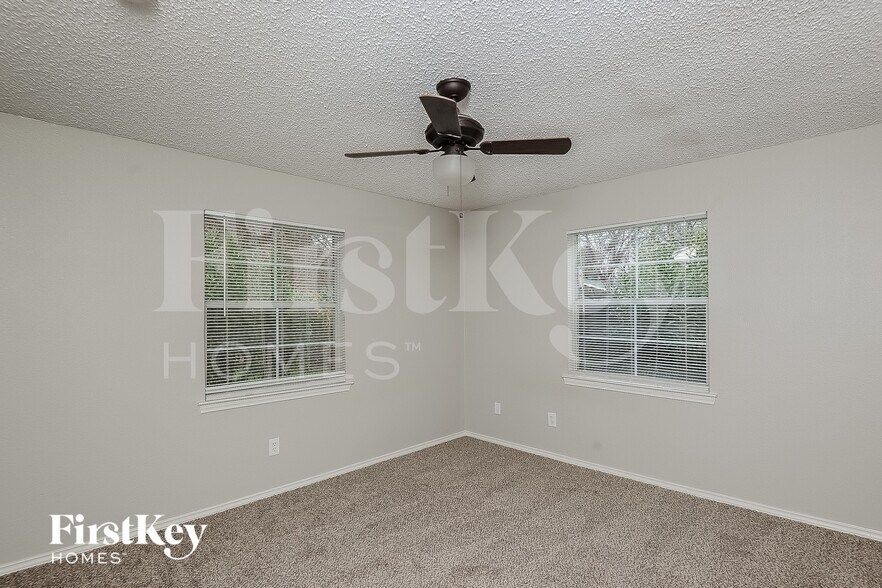 Building Photo - 3001 Rufe Snow Dr