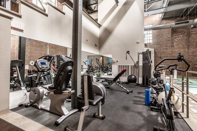 Fitness area - 611 N Park Ave