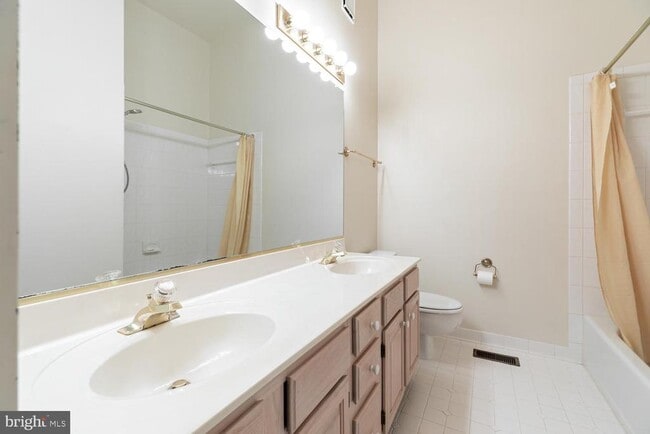 Building Photo - 8165 Madrillon Ct
