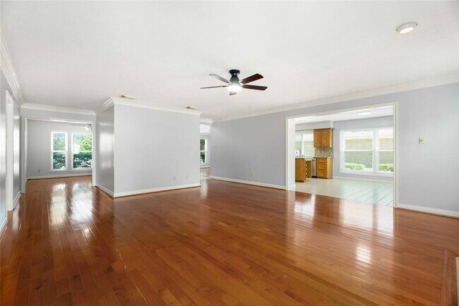 Building Photo - 15127 Greenleaf Ln