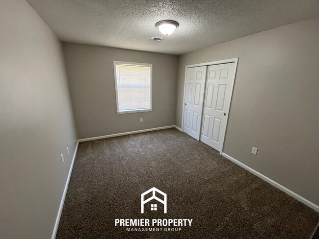 Building Photo - Charming 3BR/2BA in 38118 | Gleaming Hardwood Floors, Dining Area & Huge Yard