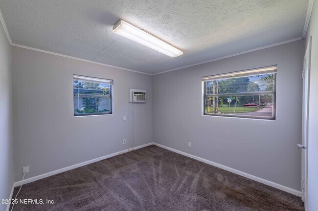 Building Photo - 777 La Marche Dr