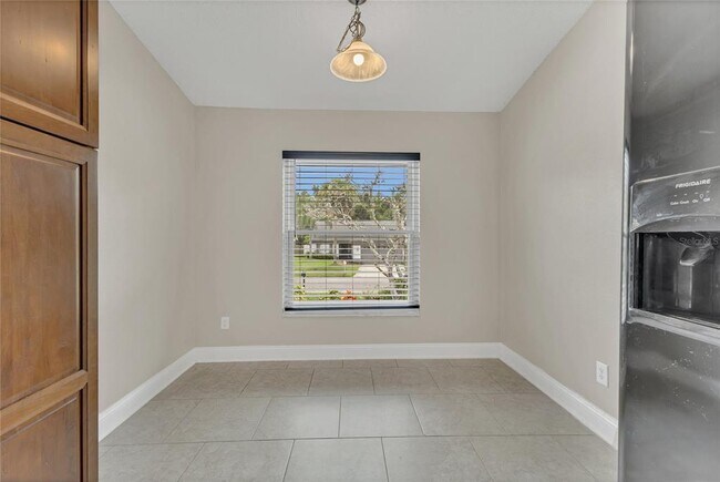 Building Photo - 1052 Dees Dr