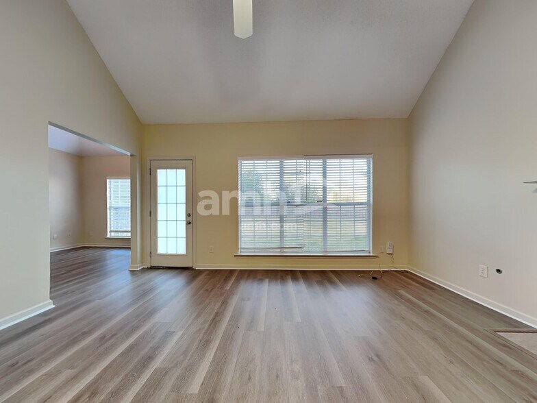 Building Photo - 10188 Kay Oak Cove