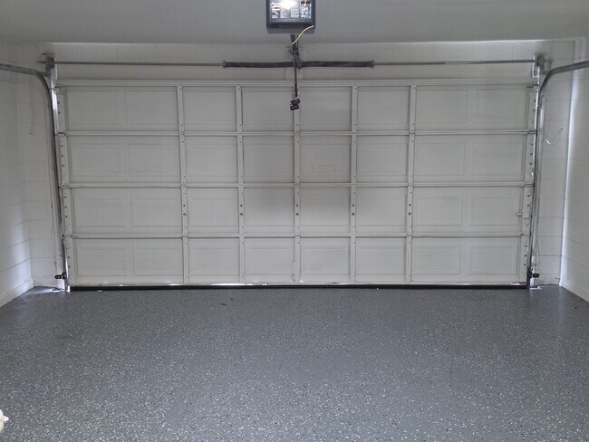 Building Photo - FOR RENT!!! SIMPLY STUNNING (REMODELED) 3 BEDROOM 2 BATH SINGLE FAMILY HOME...