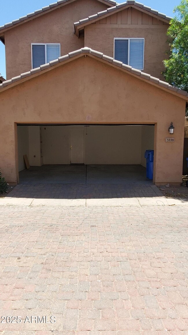 Building Photo - 5338 W Albeniz Pl