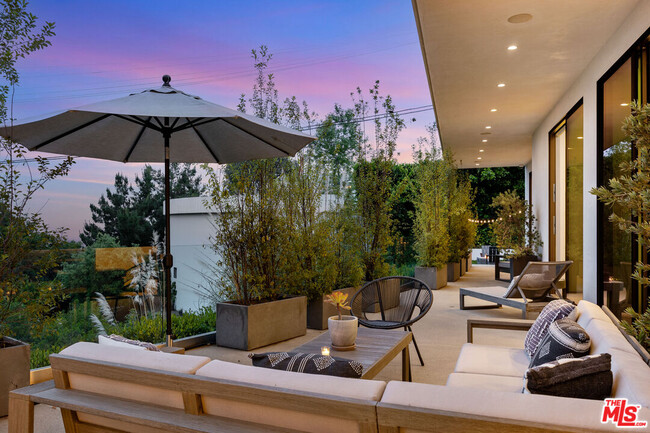 Building Photo - 9960 Beverly Grove Dr Dr