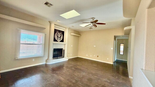 Building Photo - 953 San Miguel St