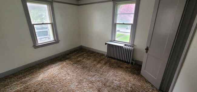 Building Photo - Duluth MN - 6 Bed - 2 Bath - Single Family...